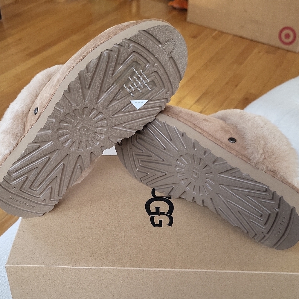UGG Women's Classic Slippers II in Tan with Plush Fur - Picture 6 of 9